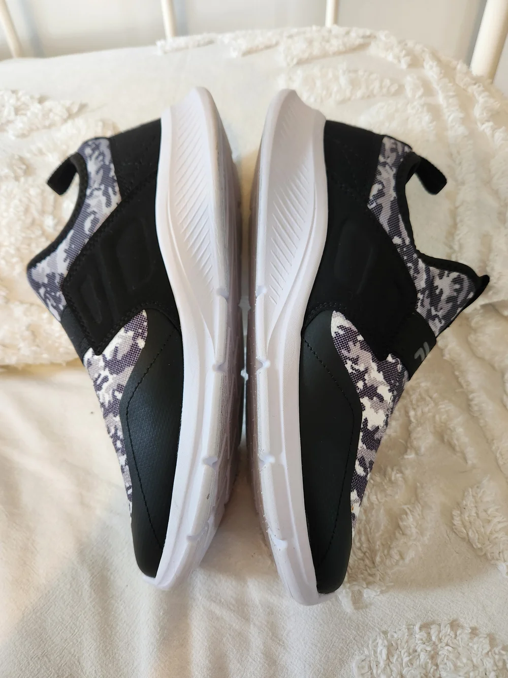 FILA Fantastiq Slip-On Sneakers in Black & White Camo Size 6